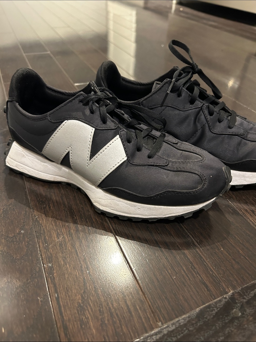 New balance 327 women’s rare running shoes Sneakers with silver Accent